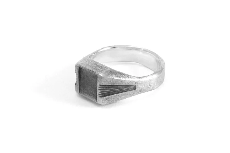 Affordable Glamour – Must-Have Jewelry At Special Rates #001 - Signet Ring Classic Affordable Glamour – Must-Have Jewelry At Special Rates #001 - Signet Ring Classic