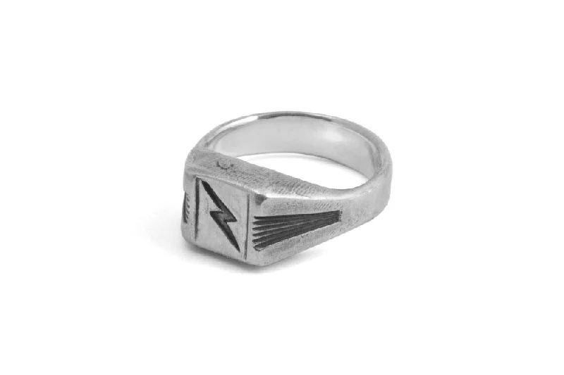 Fashion-Forward Geometric Jewelry For Contemporary Style #004 - Signet Ring Lightning Bolt Fashion-Forward Geometric Jewelry For Contemporary Style #004 - Signet Ring Lightning Bolt