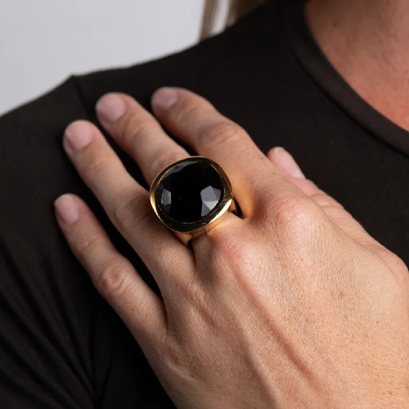 Romantic Heart-Shaped Jewelry For Special Gifts Polished Gold and Jet Center Ring