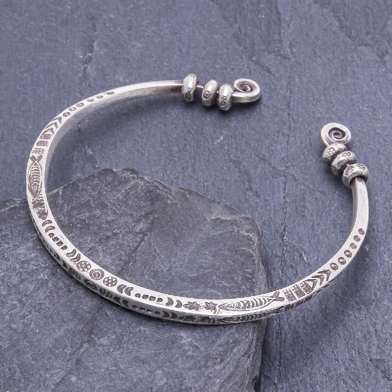 High-End Sparkle, Low-End Prices – Jewelry Sale Live Beauty Mark Hand Crafted Sterling Silver Cuff Bracelet High-End Sparkle, Low-End Prices – Jewelry Sale Live Beauty Mark Hand Crafted Sterling Silver Cuff Bracelet