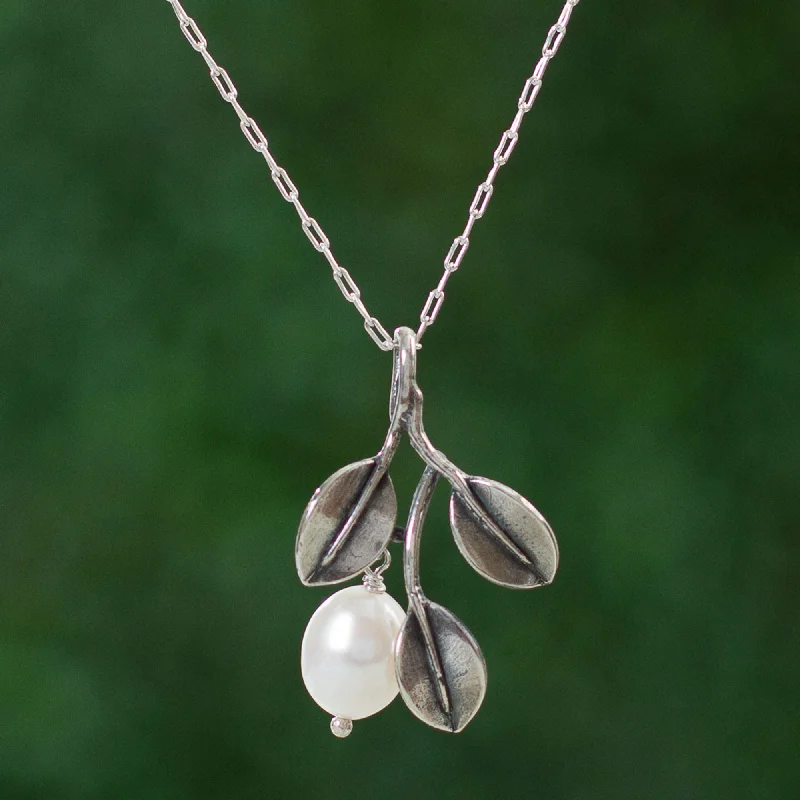 Elevate Your Outfit With Discounted Statement Jewelry Iridescent Pear Mexican Necklace with Cultured Pearl and 925 Silver Leaves Elevate Your Outfit With Discounted Statement Jewelry Iridescent Pear Mexican Necklace with Cultured Pearl and 925 Silver Leaves