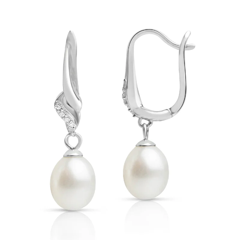 Shop Dazzling Jewelry At The Best Prices Freshwater Pearl & Natural Diamond Mermaid Tears Earrings in Sterling Silver Shop Dazzling Jewelry At The Best Prices Freshwater Pearl & Natural Diamond Mermaid Tears Earrings in Sterling Silver