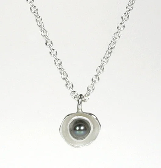 Elegant Jewelry, Exclusive Prices – Shop Now Oyster Pod Pendant with Pearl