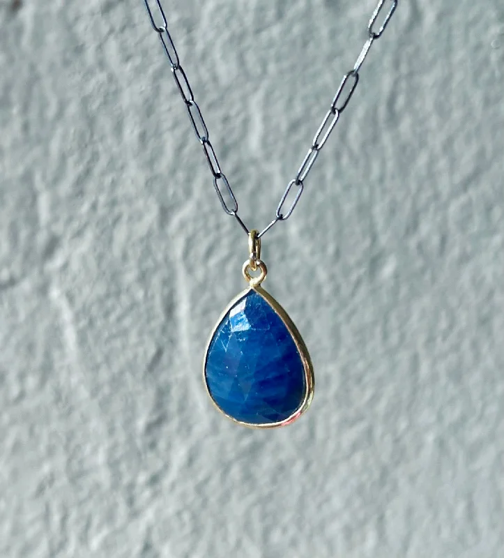 Seasonal Jewelry Deals – Elevate Your Style Sapphire Pendant