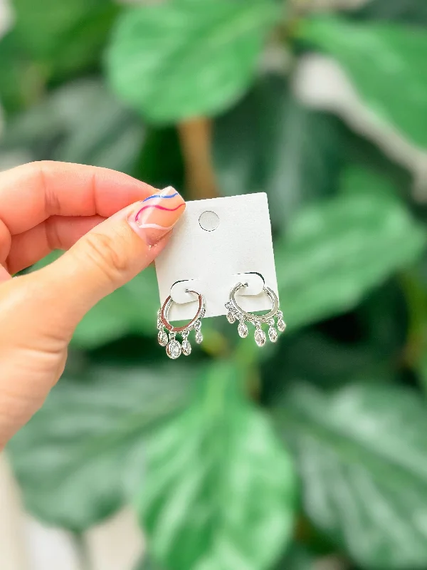 Unmissable Jewelry Clearance – Final Reductions Gold Dipped Crystal Dangle Hoop Earrings - White Gold Unmissable Jewelry Clearance – Final Reductions Gold Dipped Crystal Dangle Hoop Earrings - White Gold