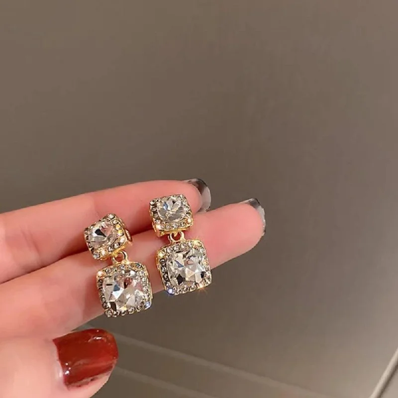 Classic And Modern Jewelry Styles On Sale VF Collection Gold Plated Studs Earrings Classic And Modern Jewelry Styles On Sale VF Collection Gold Plated Studs Earrings