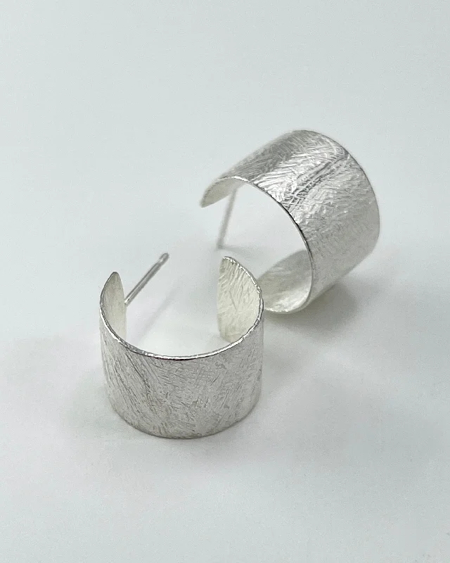 Grab Your Favorite Jewelry At The Lowest Prices Heather Guidero Medium Wide Carved Hoop Earrings Grab Your Favorite Jewelry At The Lowest Prices Heather Guidero Medium Wide Carved Hoop Earrings