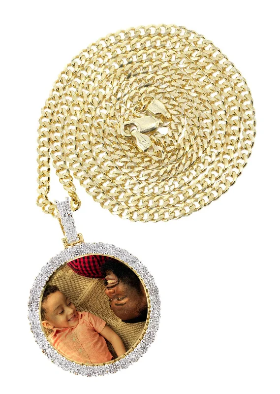 Final Call For Exquisite Jewelry At Reduced Rates 10K Yellow Gold Diamond Round Picture Pendant Necklace | Appx. 16 Grams