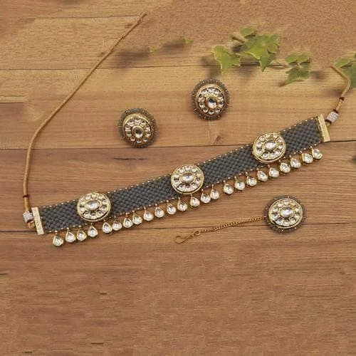 Shop Dazzling Rings, Earrings, And More At Special Discounts 3 Patch Kundan Choker