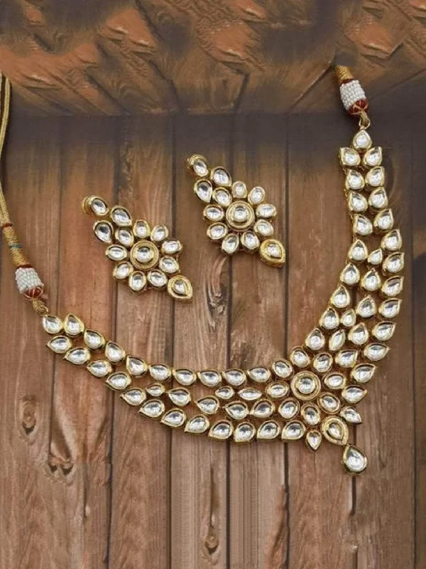 Unmissable Deals On Handmade Jewelry Collections Flower Shaped Simple Kundan Necklace Set Unmissable Deals On Handmade Jewelry Collections Flower Shaped Simple Kundan Necklace Set