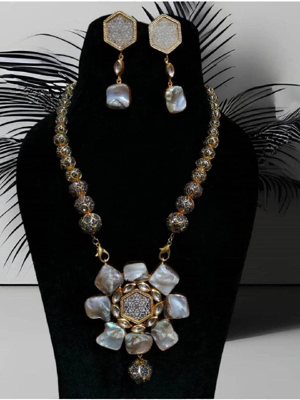 Personalized Engraved Jewelry For Meaningful Gifts Melo Baroque Necklace